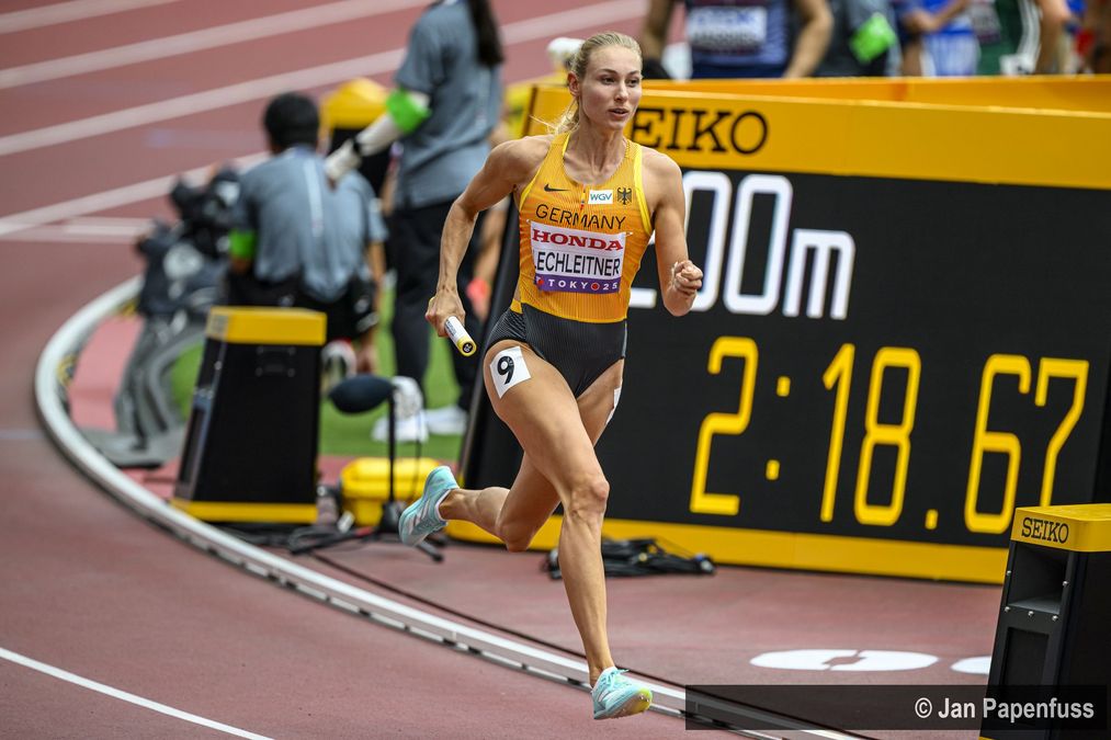 Elisa Lechleitner (LAZ Ludwigsburg) im Vorlauf mit der 4x400 Meter Mixed Staffel