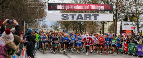 Der traditionelle Nikolauslauf in Tübingen feierte sein 50. Jubiläum