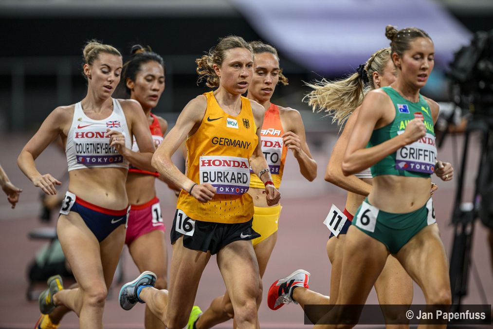 Elena Burkard (LG farbtex Nordschwarzwald) im Vorlauf über 5.000 Meter