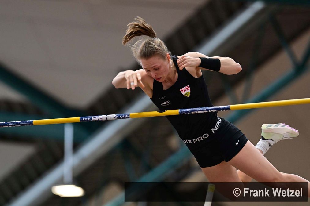 Anjuli Knäsche (VfB Stuttgart) wiederholte ihre PB von 4,55 Metern